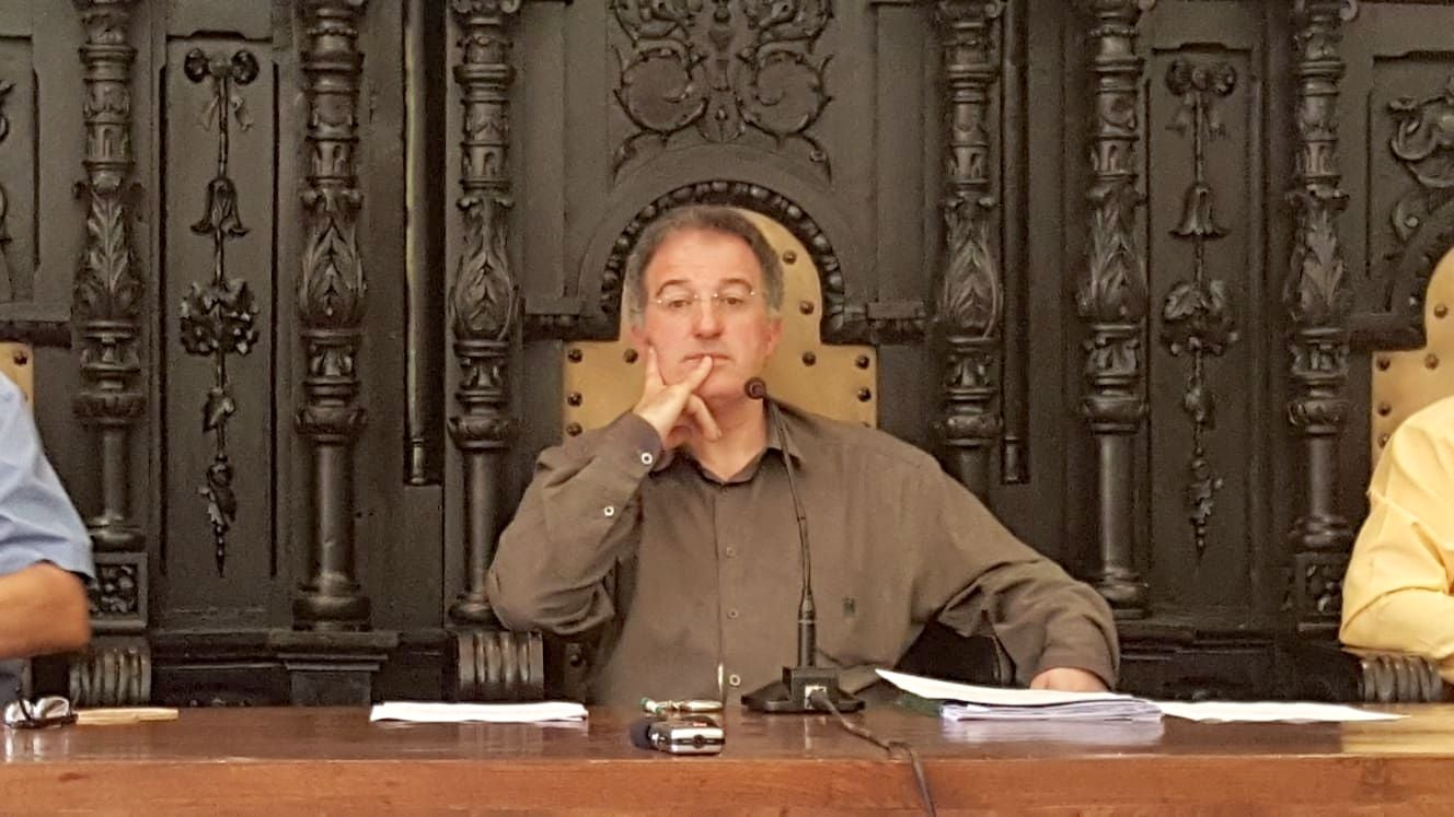 El alcalde de Astorga y los dos ediles implciados en la Enredadera oficializan en pleno su salida del PP 
